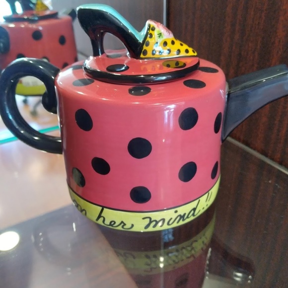 New in Box Shoe Mind Teapot - Picture 4 of 9